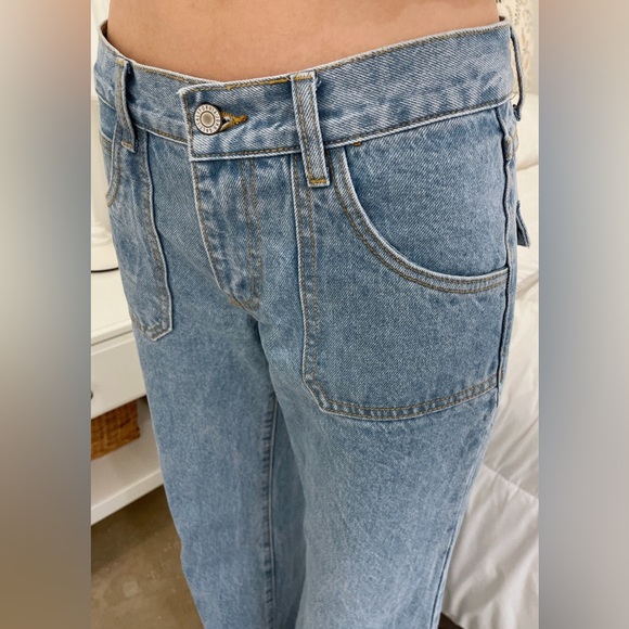 Brandy Melville Low Rise Jean Light Wash - Picture 5 of 6